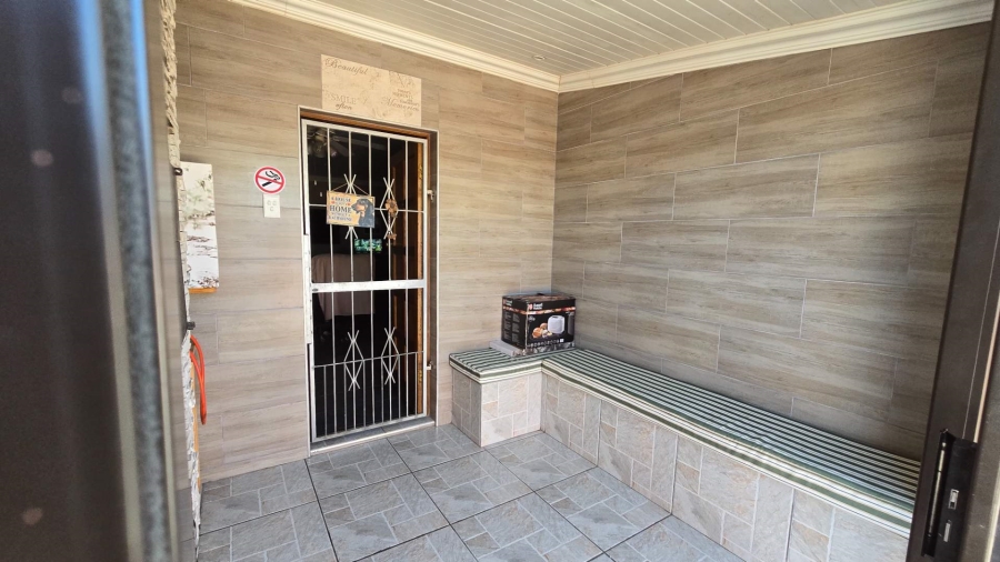 6 Bedroom Property for Sale in Churchill Estate Western Cape